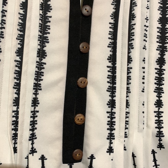 Top Blouse Black White Print Size M Unlisted Brand Stretchy Pullover - Picture 8 of 12